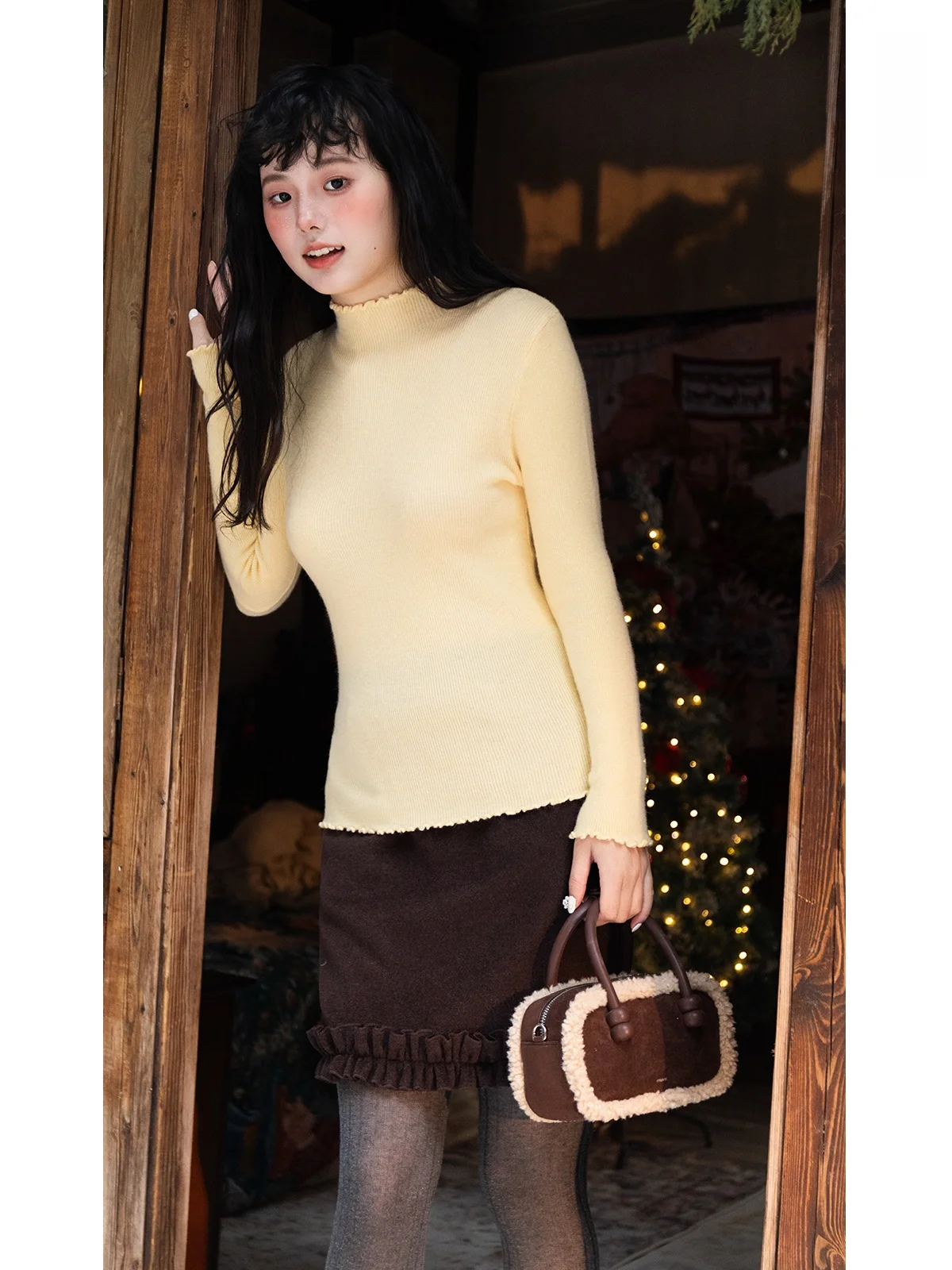 

Женский вязаный свитер BUD с длинным рукавом, высоким воротником и цветочным декором, приталенный, повседневный, эксклюзивно онлайн, 2025 W