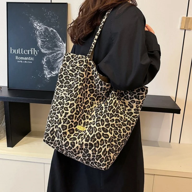 

Luxury Brand Women's Messenger Bag High-Quality Leather Classic Elegant Design For Stylish Ladies Daily Use