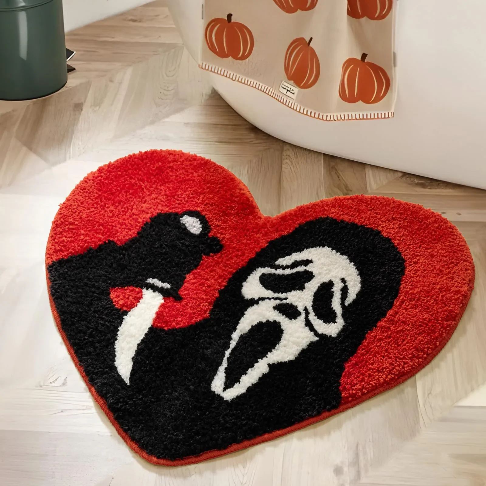 Charming Non-Slip Heart-Shaped Bath Rug - Soft and Cozy Carpet for Stylish Bathroom Decor, Perfect Gothic Entryway Mat