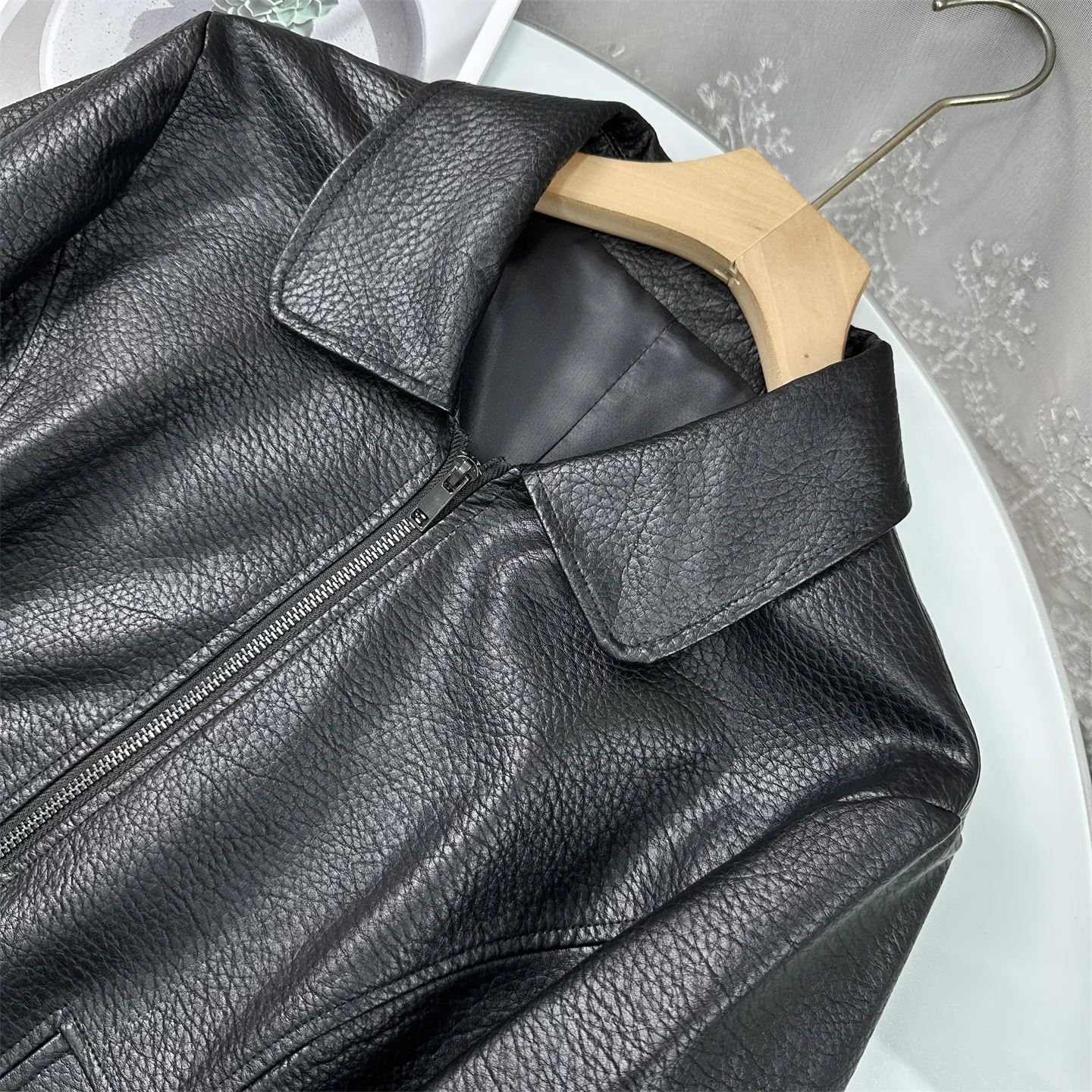 Classic Celebrity Off-duty Leather Jacket Women's Slim Fit Biker Style Zipper Short Coat Casual Fashion Autumn Outerwear