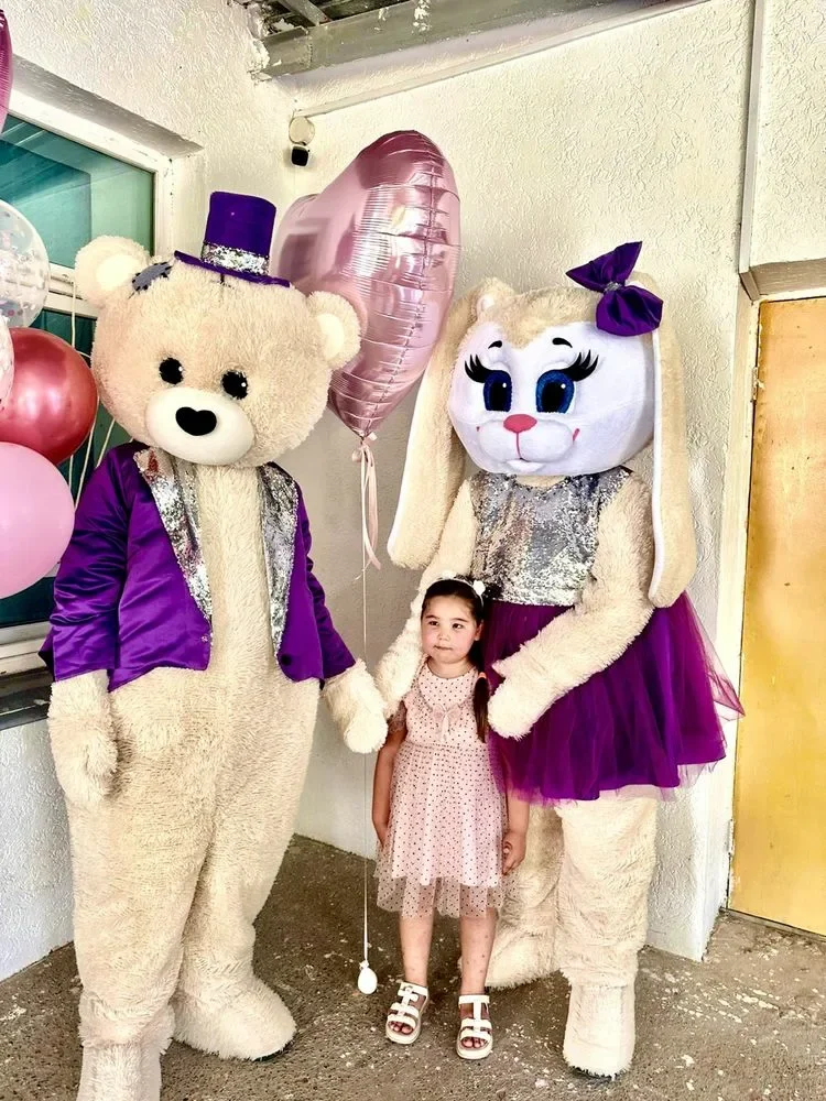 Disfraz de Mascota de Conejo de Dibujos Animados con Vestido Morado y Sombrero Morado, Oso de Peluche Beige, para Celebridades de Internet, para Hombres y Mujeres