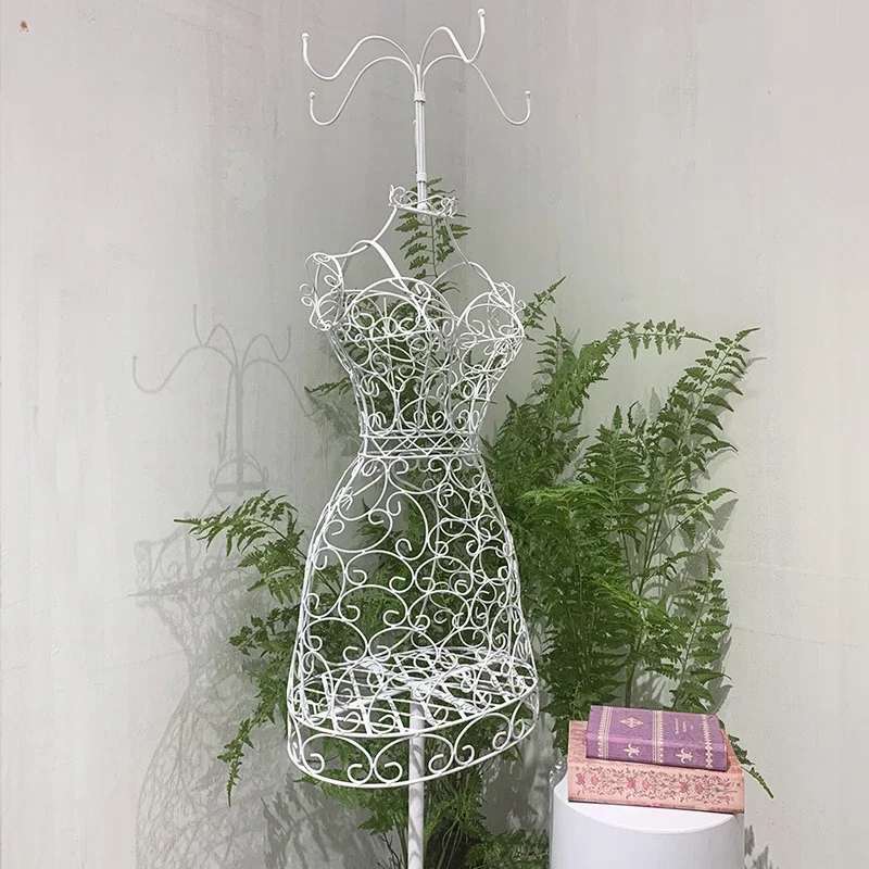 

European wrought iron women's clothing model stand Outdoor climbing vine stand Garden decoration Rose climbing vine model model