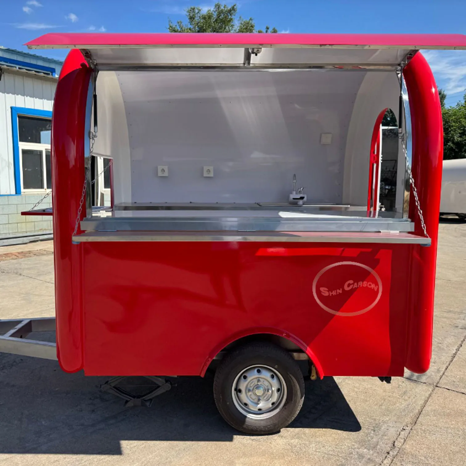

Bright Red Outdoor Food Trailer Eye-Catching Beacon High-Saturation Exterior Warmth & Energy Customer Attraction