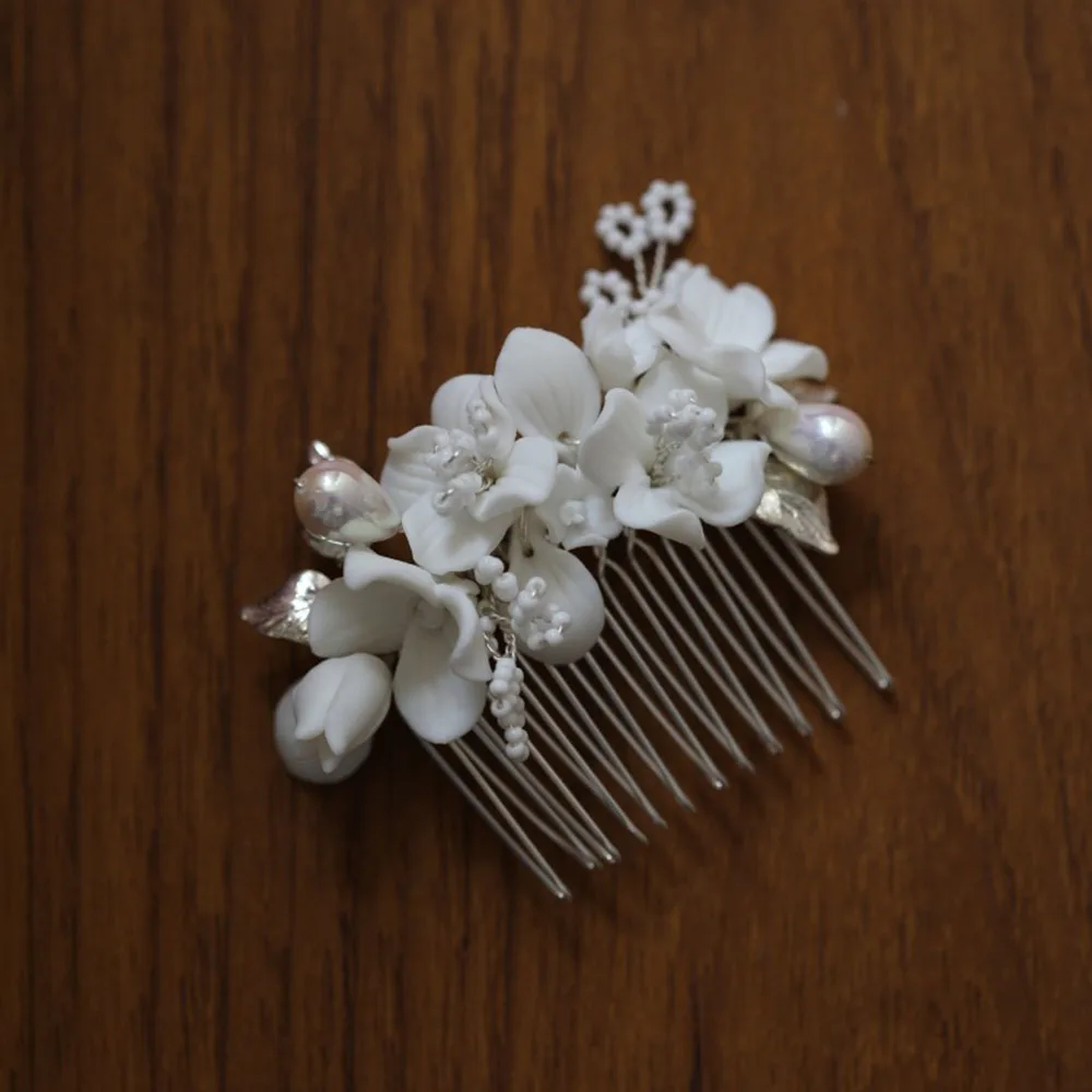 SLBRIDAL Handgefertigter Haarkamm aus Legierung mit Blatt-, Tonblumen- und Perlenverzierung, Haarnadel, Ohrringe, Hochzeit, Brautjungfern, Damen, Mädchen, Haarschmuck – Detail 4
