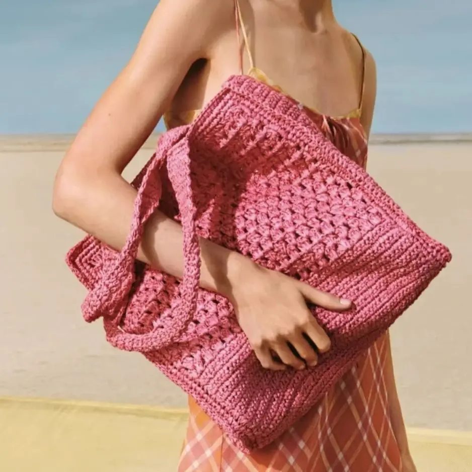 

uxury Designer Hollowed Out Beach Bag 2025 Summer Straw Weaving Fashion Travel Shopping Tote Bag Casual Versatile Women Handbag