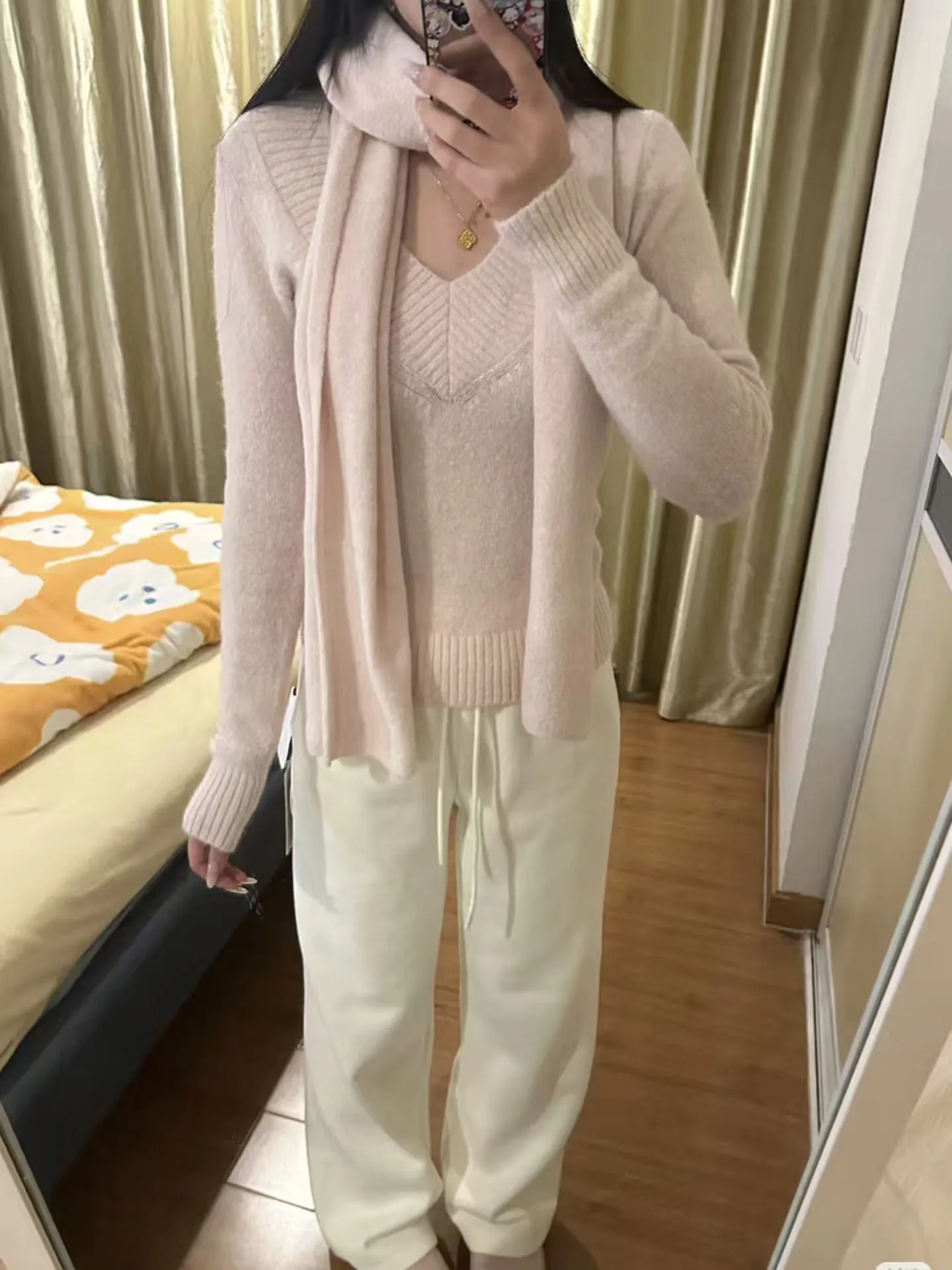 

Slimming Knitted Sweater V-Neck Warmth Guaranteed Soft Alpaca Wool Blend Long Sleeve Bubble Pink Winter Essential for Women