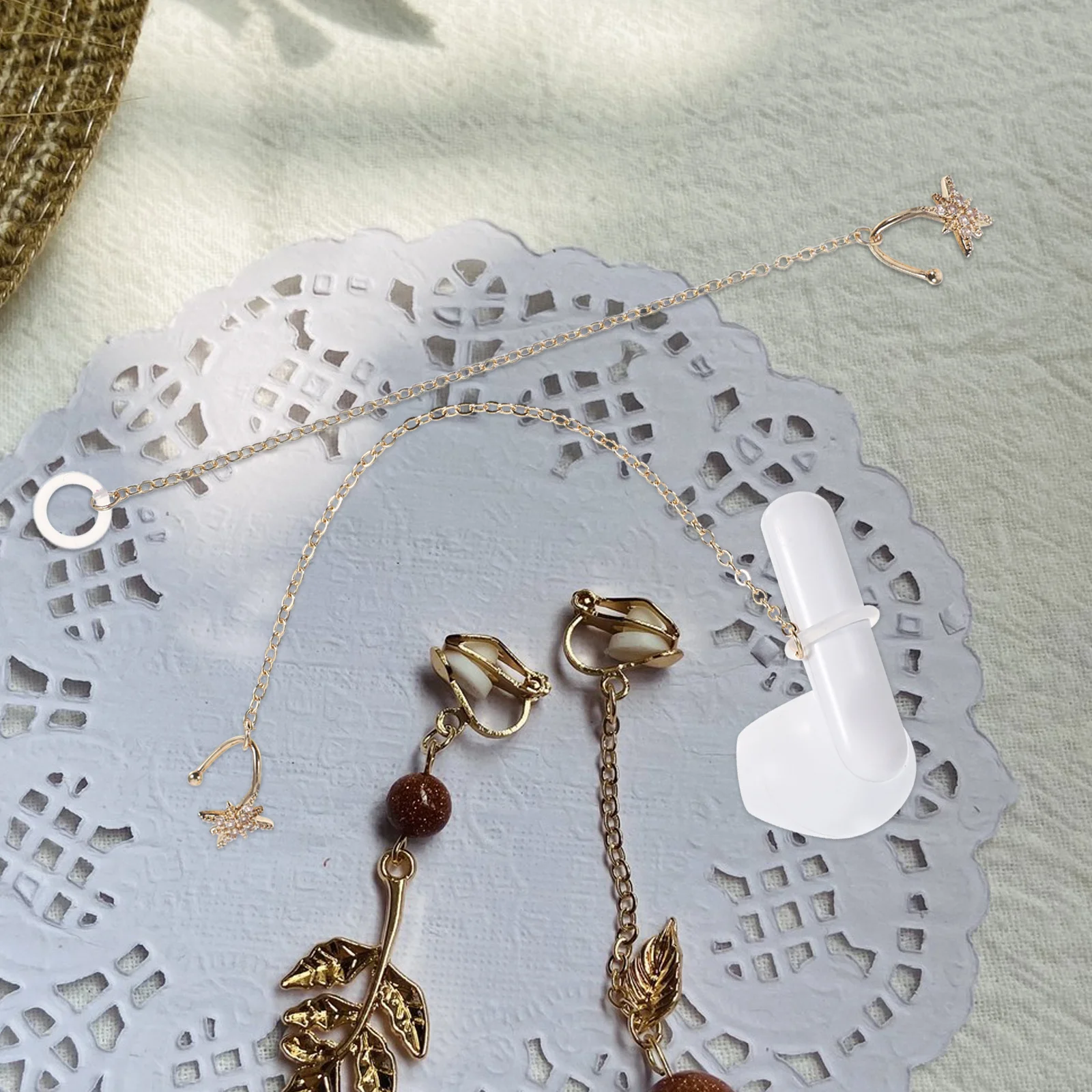 

1Pair Earphone Anti Loss Earring Chain Trendy Wireless Earbuds Strap Fashion Earring Holder Clip for Women Secure Earphone