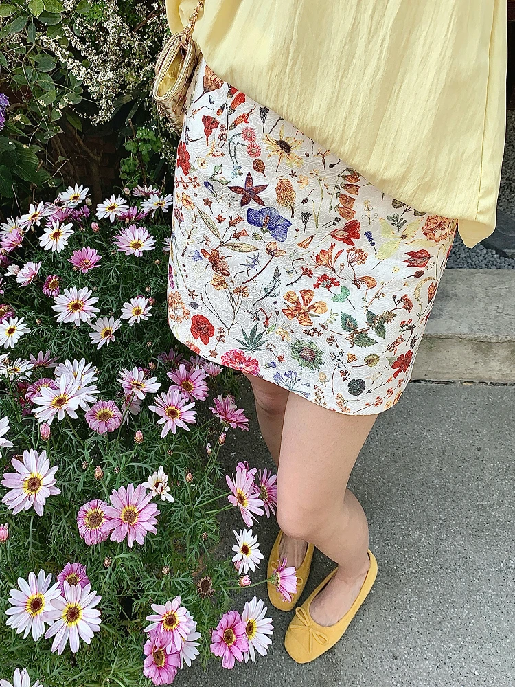 

Белая юбка миди с цветочным принтом, женская модная приталенная юбка А-силуэта, летняя новинка, с высокой талией, из полиэстера, в корейском стиле