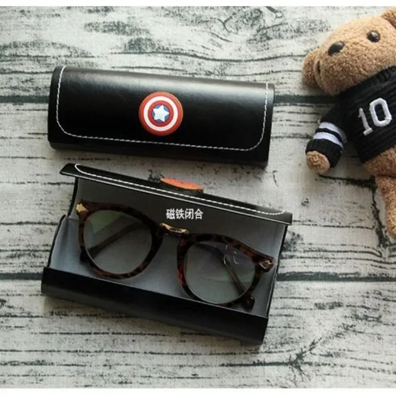 Captain America Iron Man Anime Cartoon Brillenetui Kreative Persönlichkeit Einfache Mode Tragbares Anti-Stress-Urlaubsgeschenk