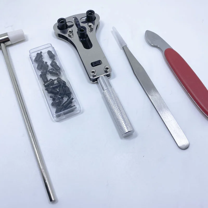 เครื่องมือซ่อมนาฬิกา ชุดซ่อมนาฬิกา ชุด 147 ชิ้น ถอดแยกชิ้นส่วนสายนาฬิกา เปิดฝาครอบด้านล่าง และเปลี่ยนแบตเตอรี่