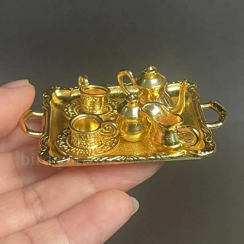 Juego de platos y tazas de té de Metal en miniatura para niños, accesorios de casa de muñecas, modelo de muebles, juguetes para Decoración de casa de muñecas, juego de simulación, 1 Juego, 1:12