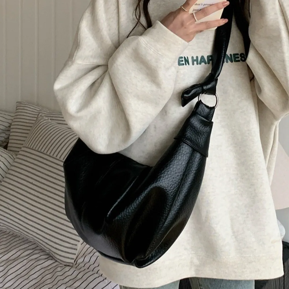 

Soft Leather Croissant Crossbody Bag Commuting Vintage Dumplings Shoulder Bag Korean Style Large Capacity Pleated Hobos Bag