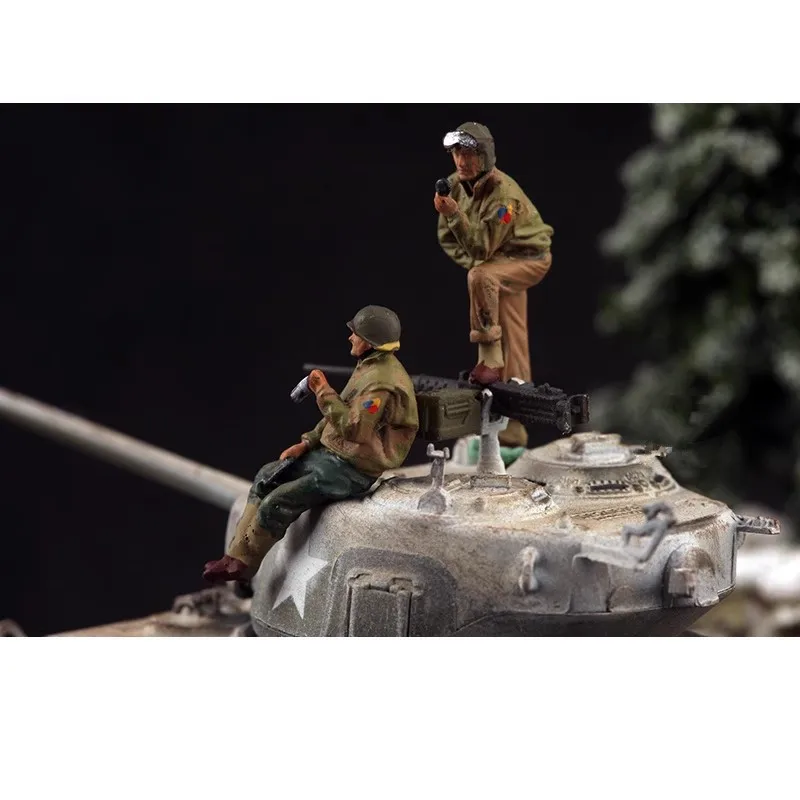 1/72 Scale Painted 2Pcs US armored vehicle commander 2person communication team Soldier Action Figures Model DIY Scene Accessory