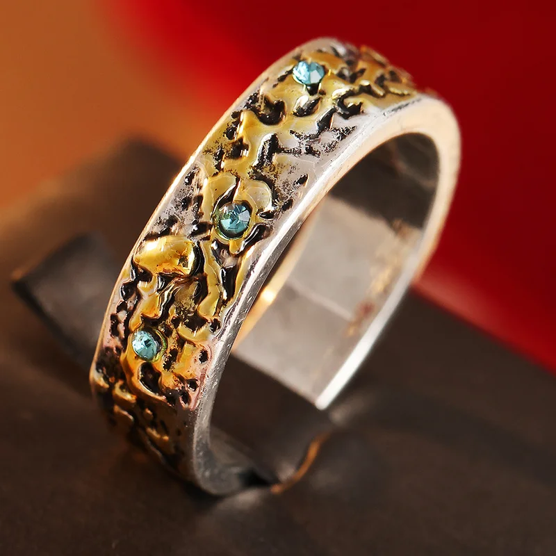 Ladies' Vintage Texture Metal Ring Dual Tone Design with A Concave Convex Texture Ring Unique Personalized Jewelry Accessory
