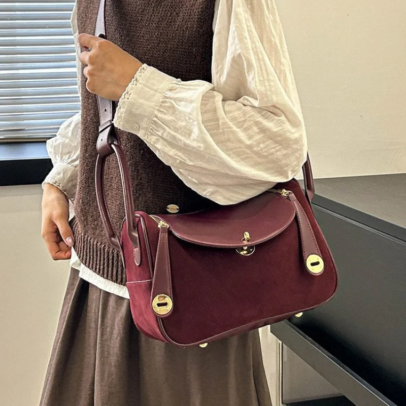

Women's Messenger Bag Made Of Begonia-Patterned Leather Featuring Paris Casual Vintage Lightweight Daily Refined Look​