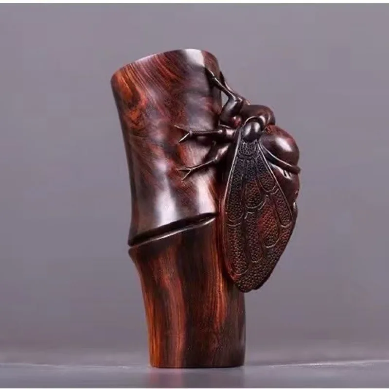 Sculpture de cigale en bois sculptée à la main – Ornement de présentation pour savants « Le contentement apporte le bonheur »