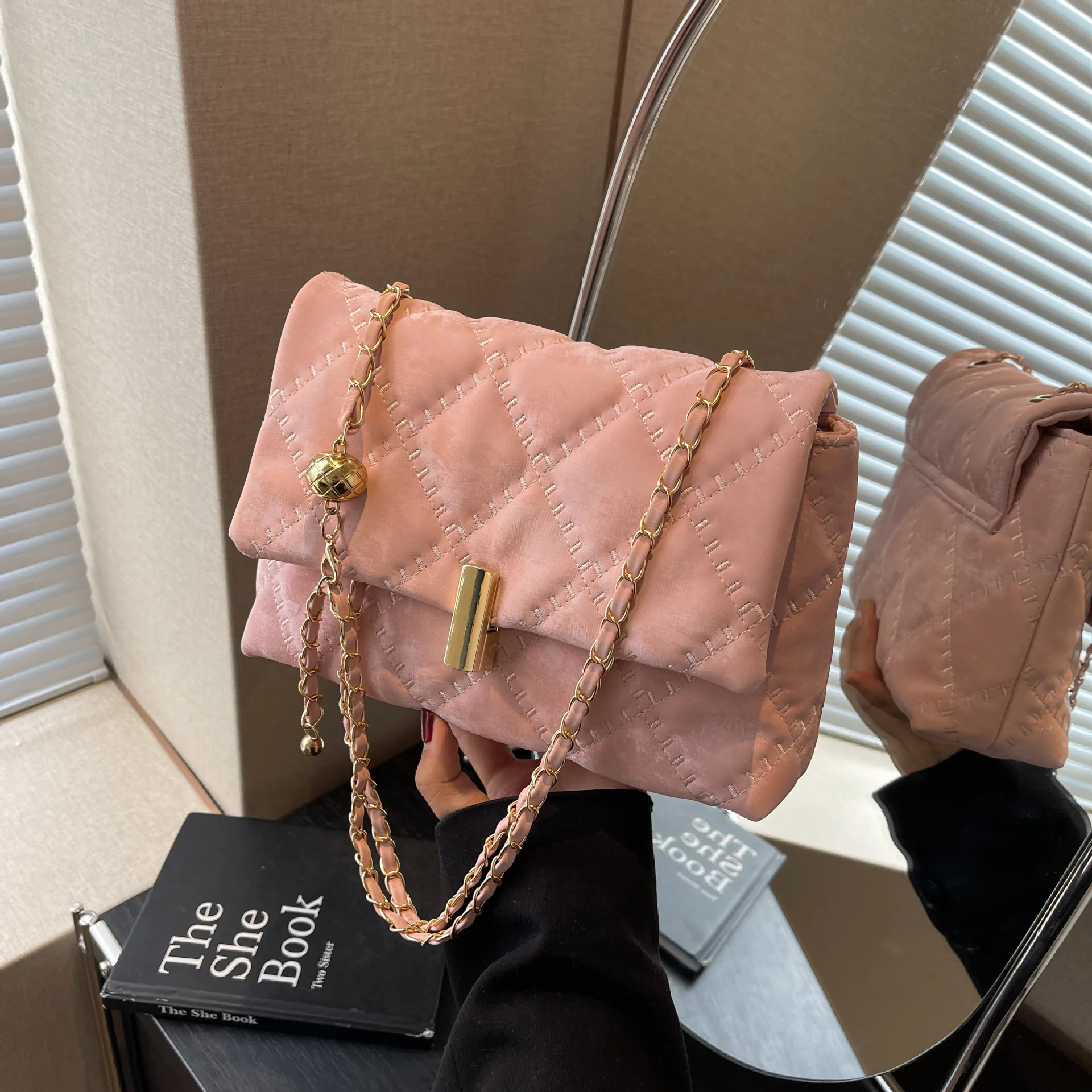 2023 New Bag Women\'S Fashion Autumn And Winter Rhombus Messenger Bag Soft Leather Chain Bag Vintage Single Crossbody Bags Female