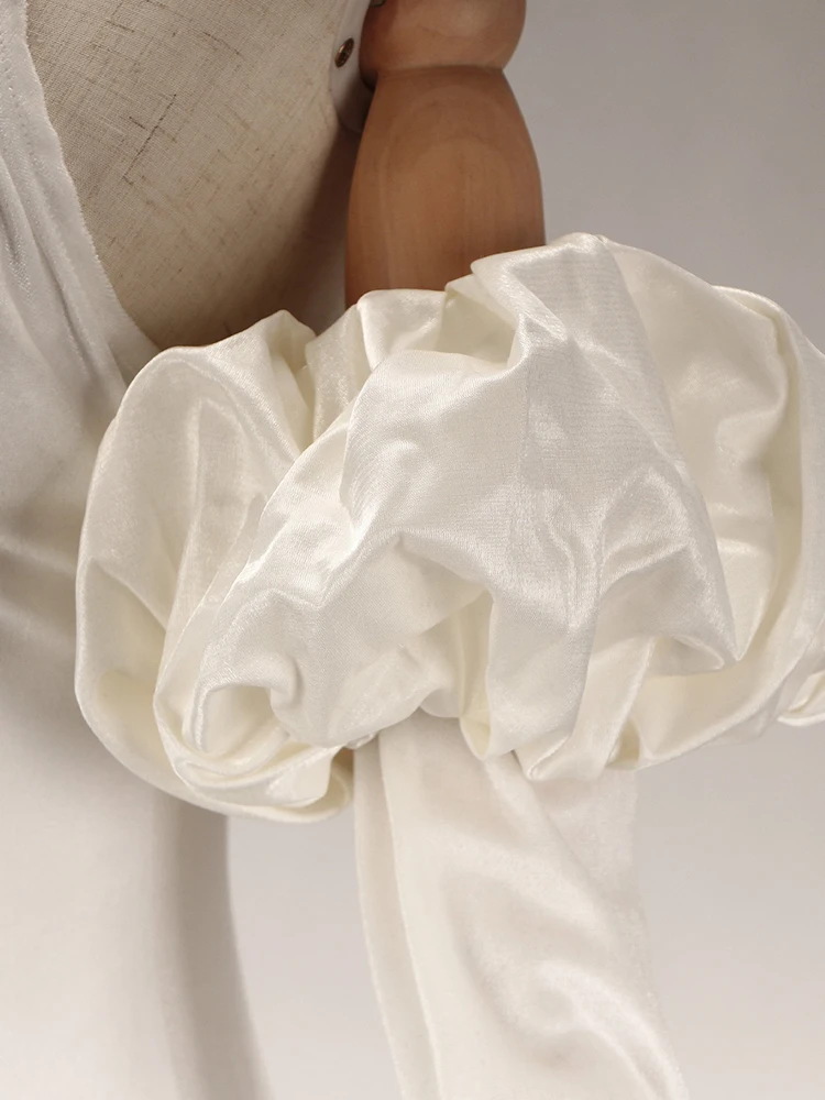 Sua Cosplay Kostuum Anime Alien Stage Witte Jurk Oorbellen Korte Zwarte Pruik Halloween Party Rollenspel