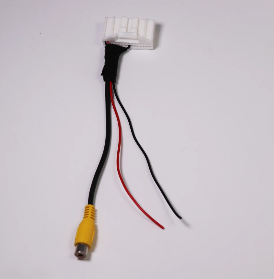 GAYINTT 32-Pins Parking Reverse Rear Camera Video Plug Converter Cable Adapter For Nissan Qashqai X-Trail Car Head Unit