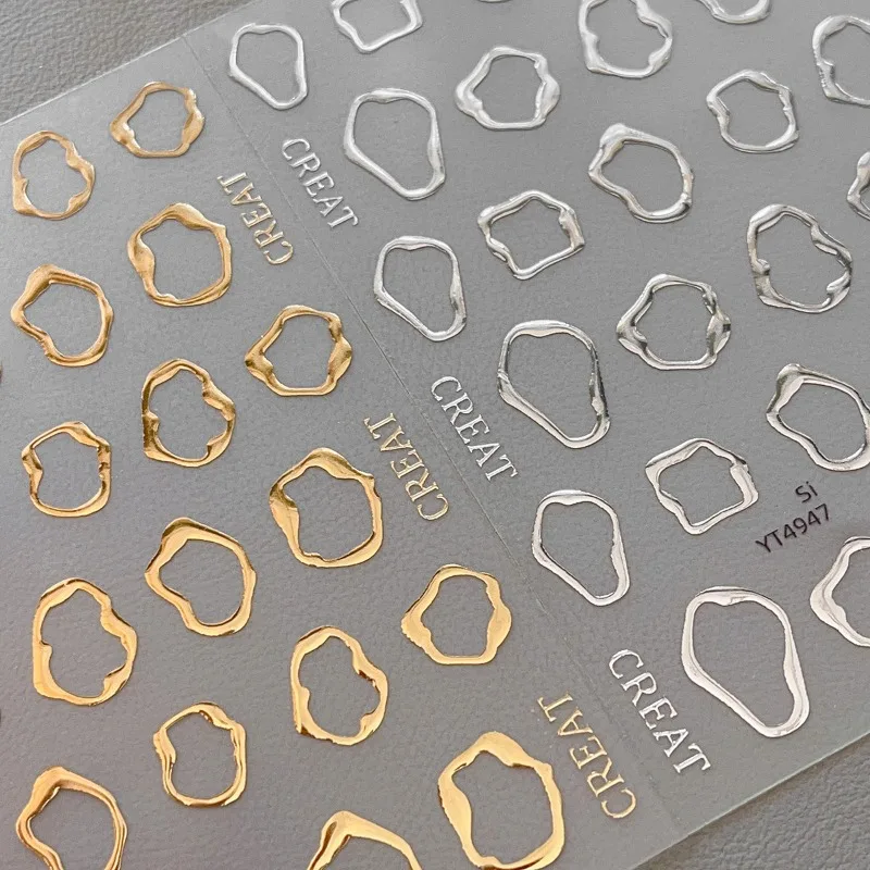 

1pcs Hot-Stamped Stripe Minimalist Circle Stickers Gold and Silver Circle Nail Art Decorations Perfect for Valentine's Day Dates