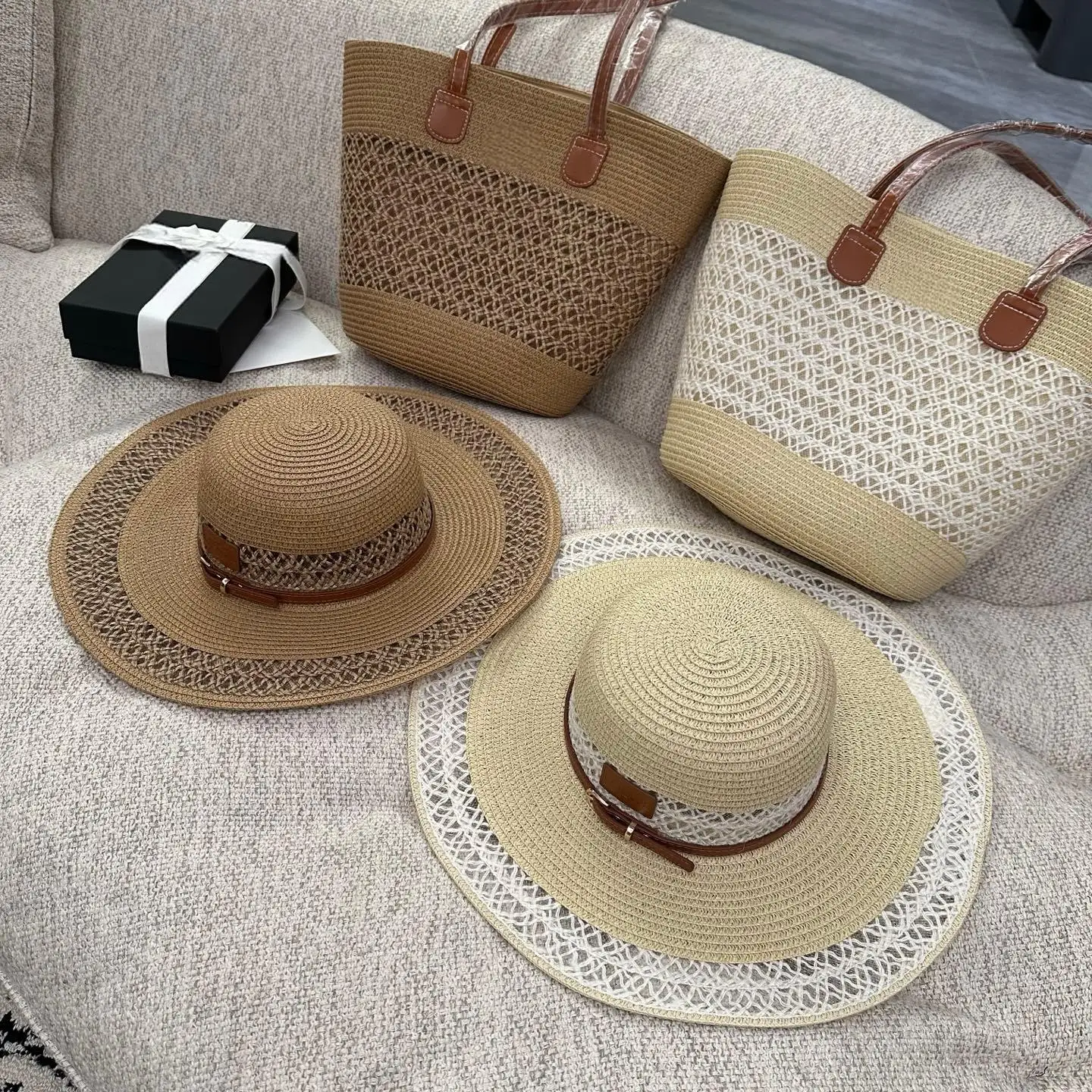 

A complete set of straw weaving combinations, with a refreshing and soft color scheme, fully suitable for seaside vacations and