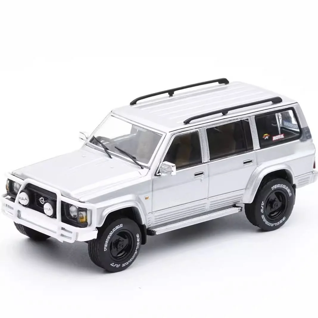 GCD&SHADOW PRO 1:64 Patrol Y60 Silver Left Hand Drive Alloy Vehicle Model