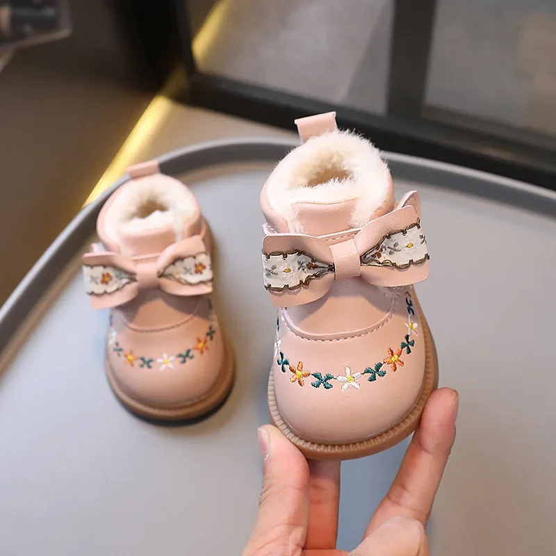 Baby Schneeschuhe neue Winter Leder süße Mädchen Schuhe warme Baumwolle Kinder Prinzessin weichen Boden Kleinkind Baby warme Leder Stiefeletten