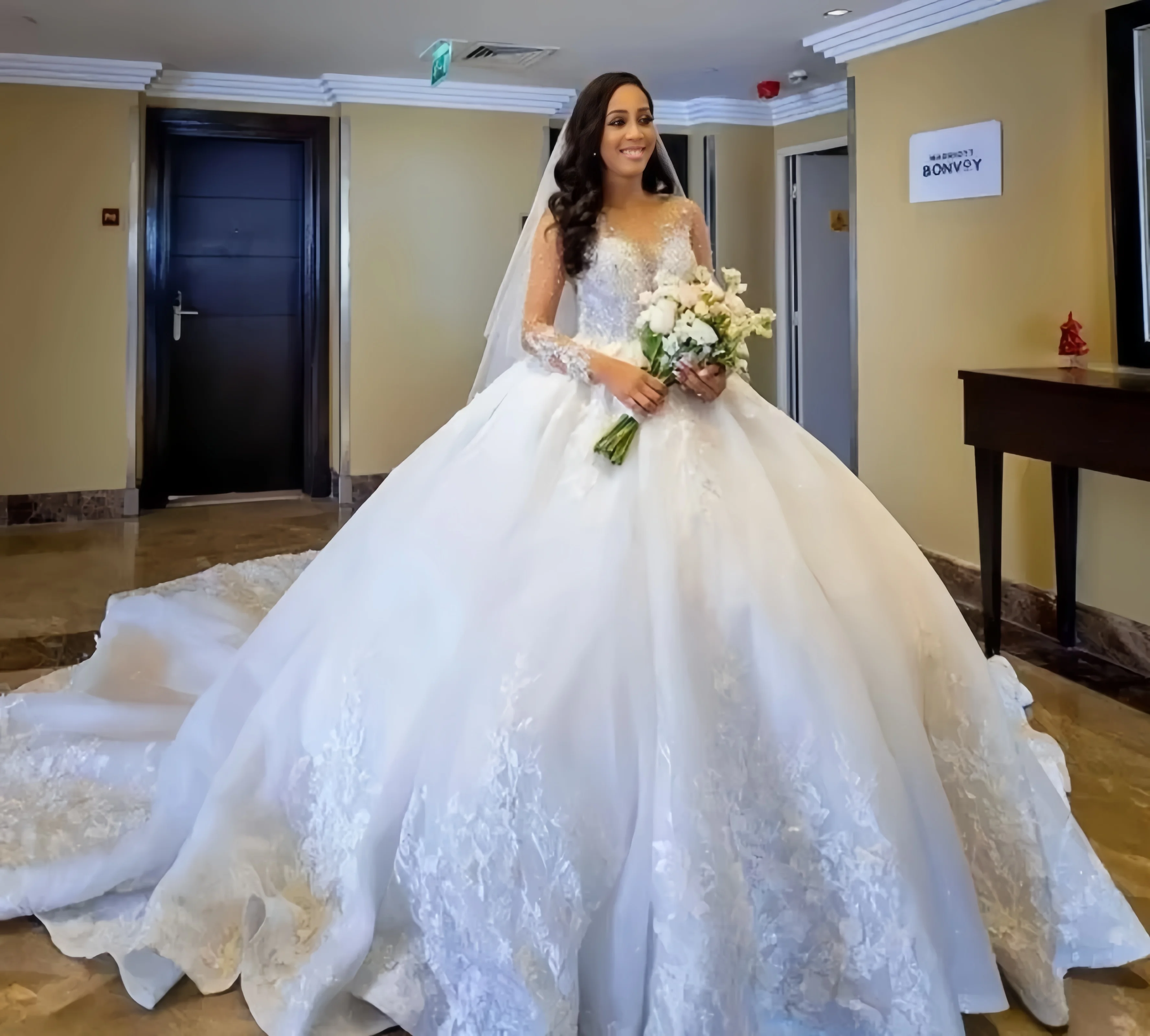 Customize Luxury Wedding Dresses Ball Gown O-Neck Beaded Appliques Amanda Novias Official Long Sleeves Gown Vestidos De Novia