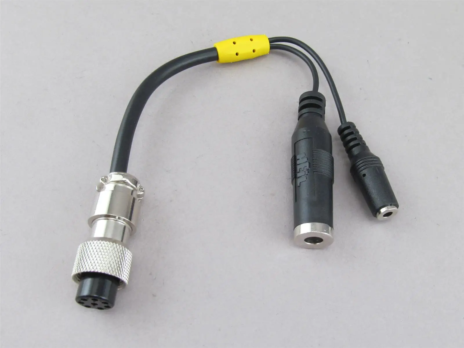 The Sound AD-1 series original adapter is suitable for connecting radio earphones to ICOM/YAESU