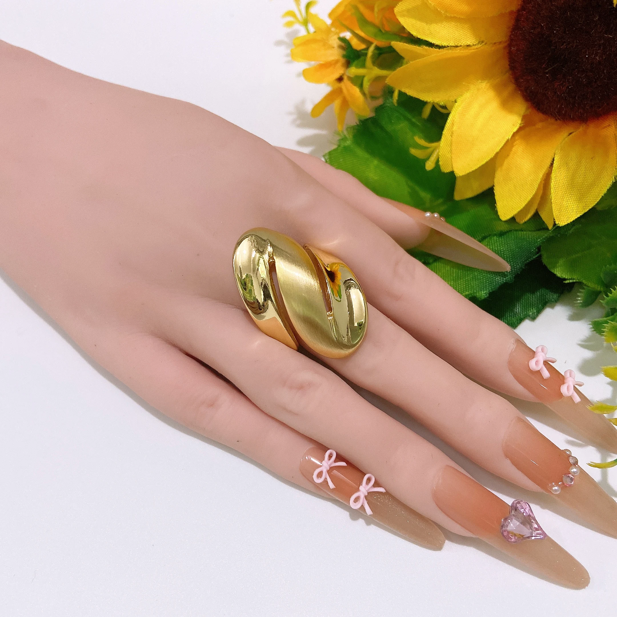 Chunky Geometric Statement Rings for Women Bold Gold Silver Oval/Textured Design Trendy Minimalist Cocktail & Daily Wear Jewelry