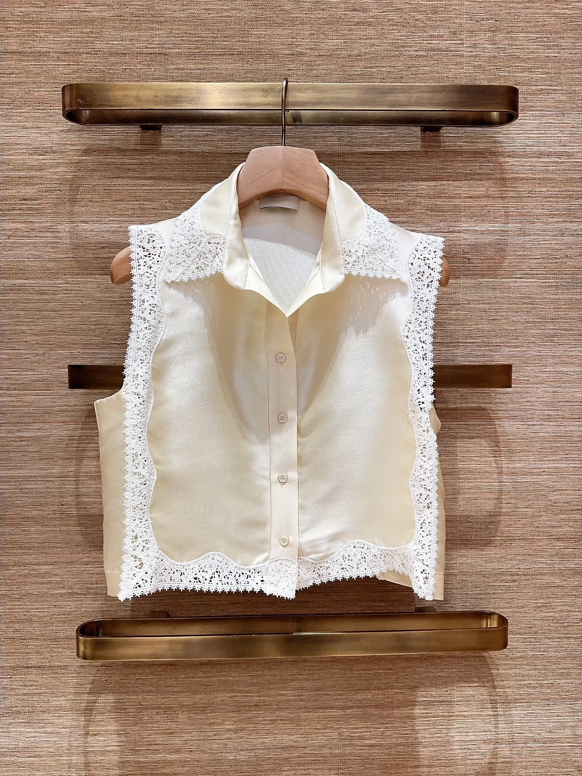 

Romantic Embroidered Lace Patchwork Sleeveless Shirt Yellow Satin Surface Early Spring Fashion Women's Shirt Heidd Brand