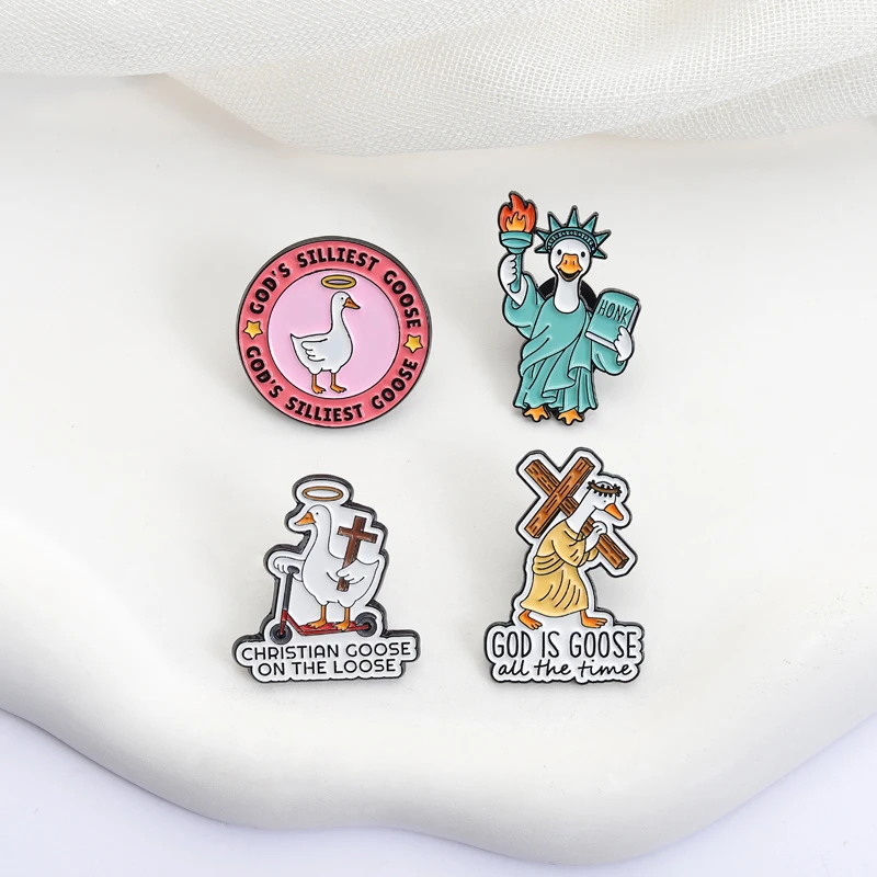 Statue of Liberty Enamel Pins Retro Playful Goose Metal Brooches Fashion Lapel Badge Backpack Clothes Jewelry Gift for Friends