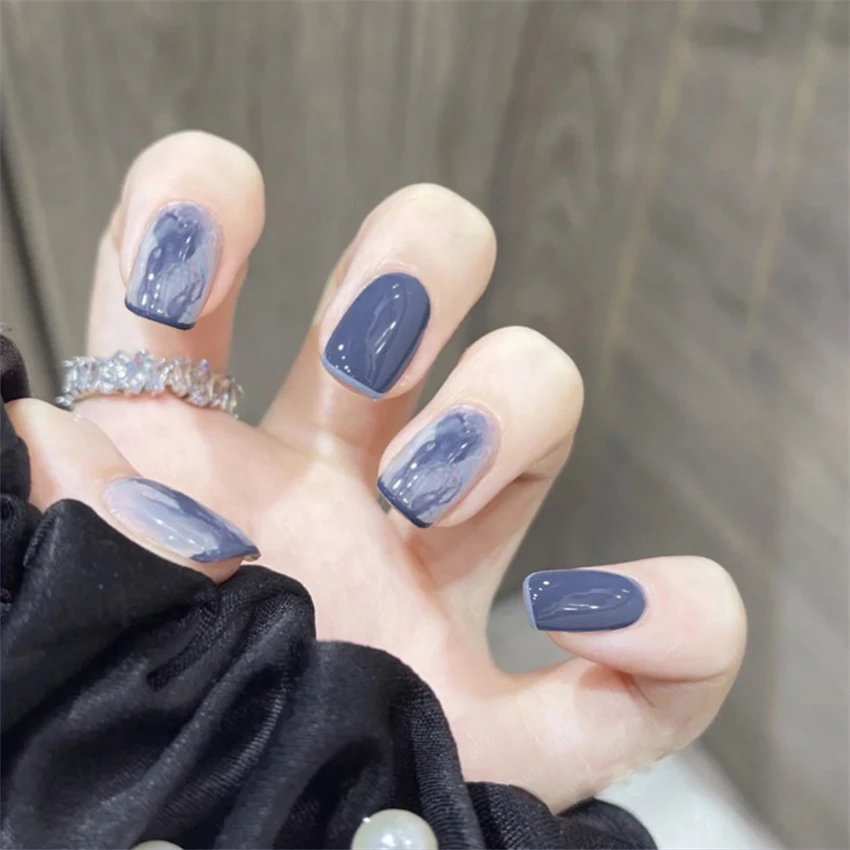 24 pz/lotto Blue Halo Short Fake Nails Art Full Cover Press on punte per unghie acriliche rimovibili riutilizzabili indossando forniture per unghie finte