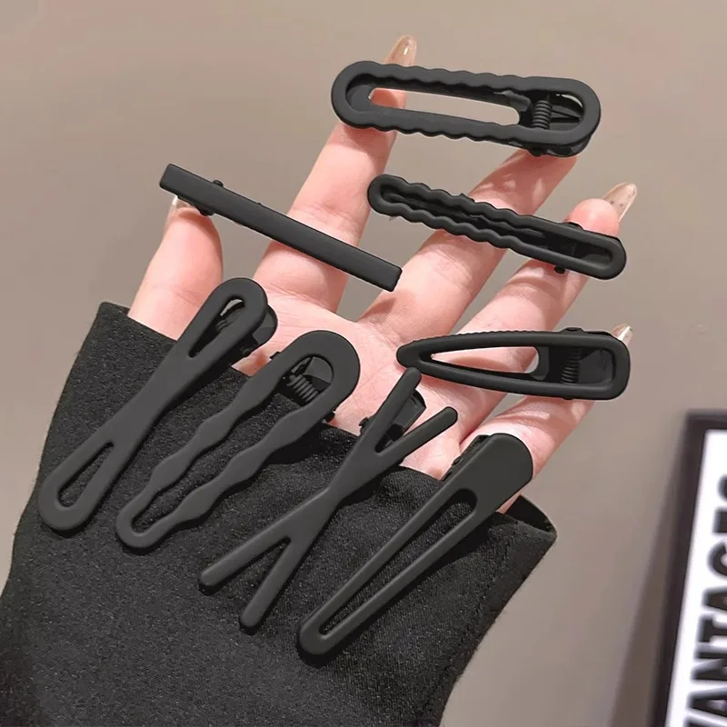 4 Stück schwarze, mattierte Haarspangen, modische, trendige Haarspangen, Haar-Accessoires, temperamentvolle Damen-Accessoires, vielseitige Haarspange