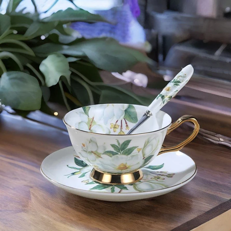 

Набор кофейных чашек, набор чашек для чая из костяного фарфора, блюдца, керамическая чашка, чашка с цветочным узором, кружка для кофе эспрессо, набор чашек и блюдец с ложкой