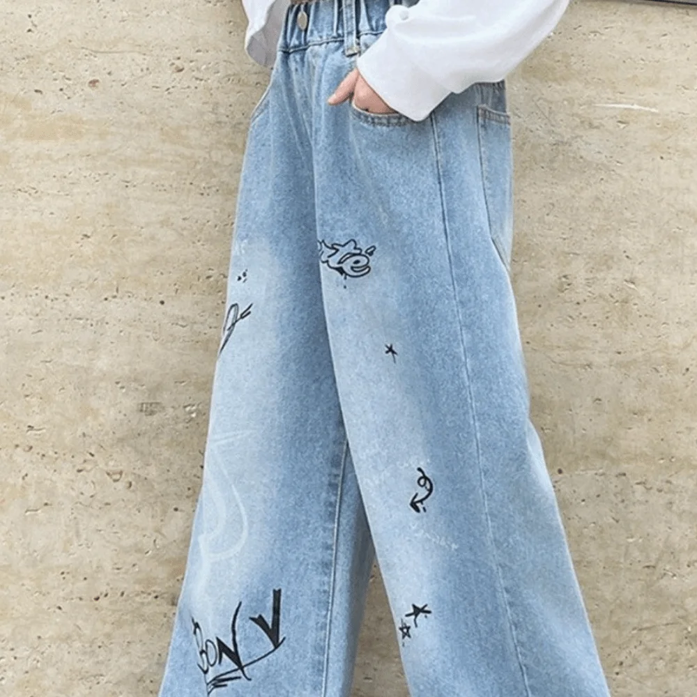 Lettera inglese Jeans per bambini Gamba dritta allentata Jeans blu per ragazza adolescente Stile coreano Graffiti Pantaloni in denim per ragazze Regalo per ragazze