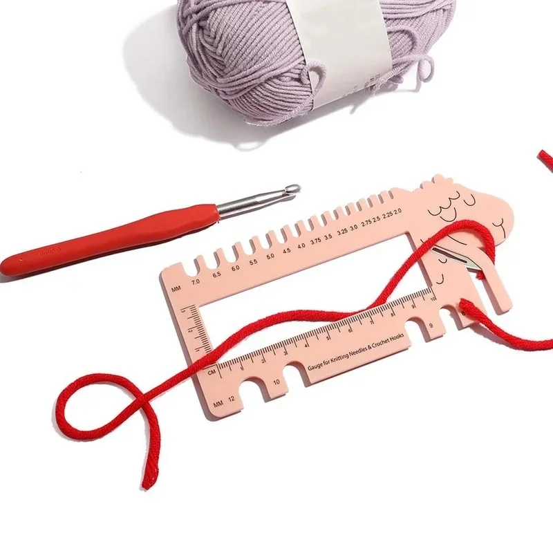 مقياس رأس الأغنام الجديد مع مقص لون وردي أرجواني لإبر الحياكة وخطافات كروشيه أداة مسطرة مم (مقاسات الولايات المتحدة والمملكة المتحدة وكندا)