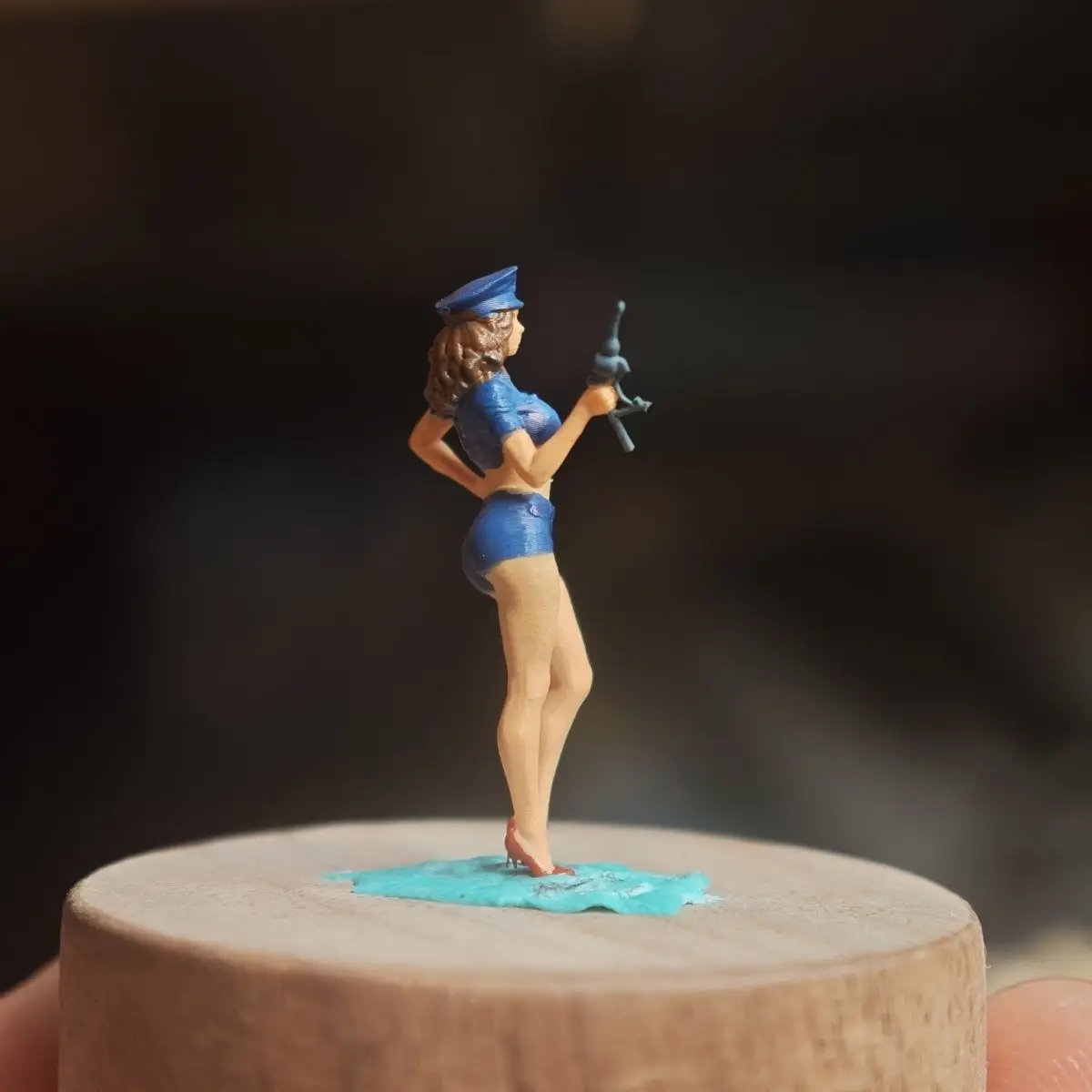 1/64 静的人形フィギュア DIY 手描き樹脂モデルカーシーンガソリンスタンドガール
