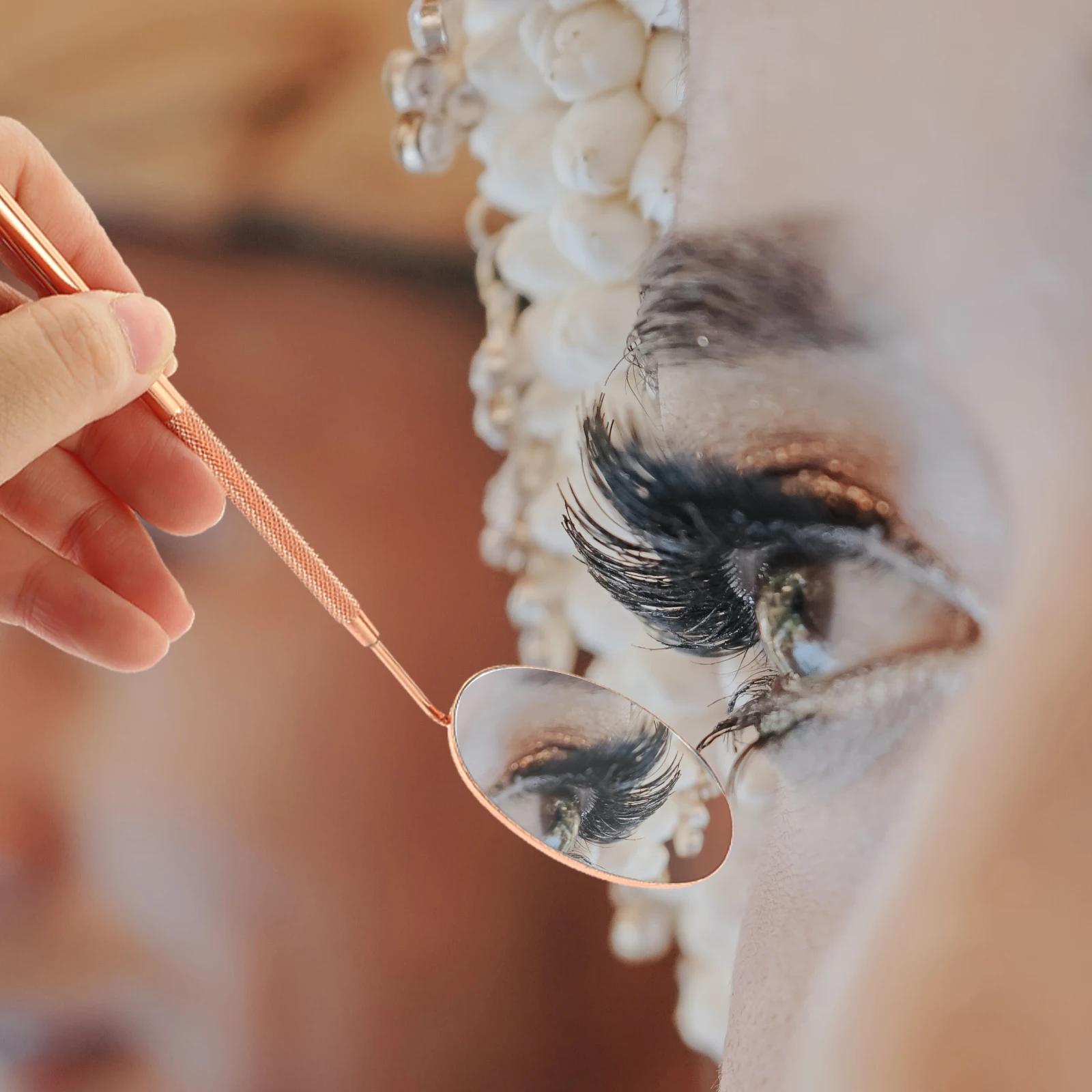 

Stainless Steel Lash Mirror Eyelash Extension Supplies Self-Checking Portable Long Handle Anti-Skid Effect Lash Mirror