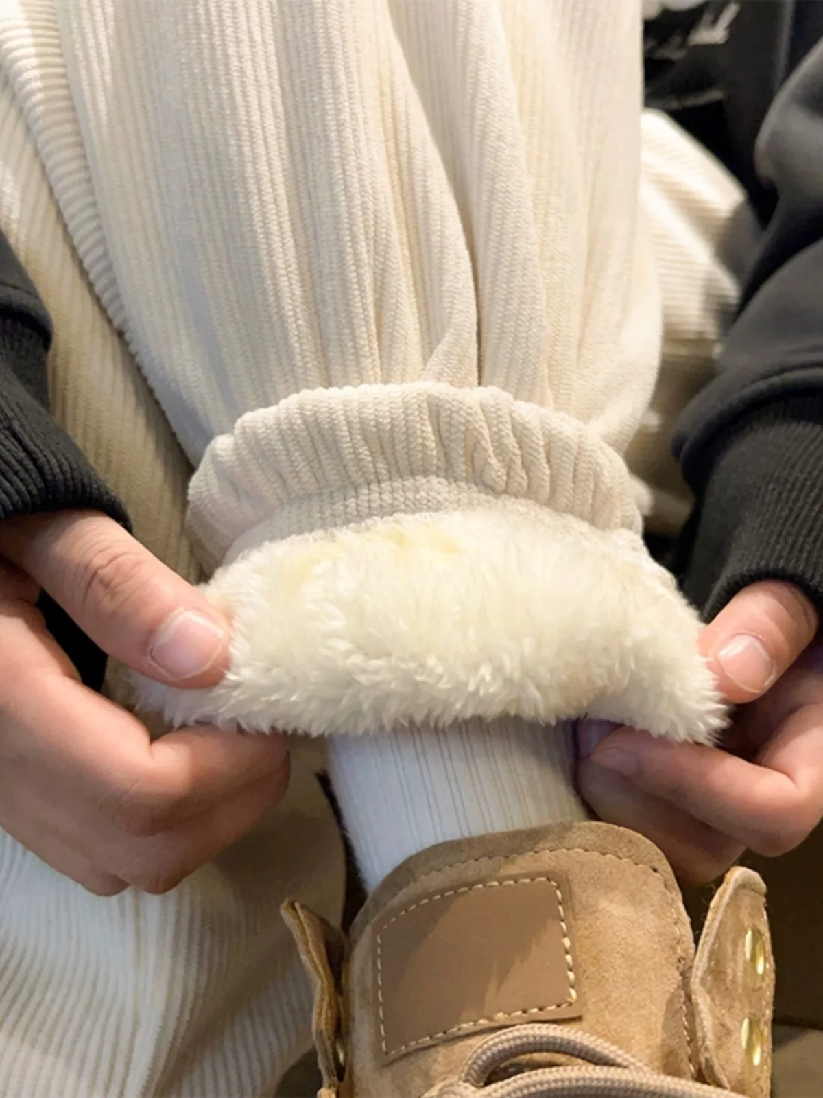 

Ultra-Thi Lamb Fur Men's Winter Fce-Lined Corduroy Casual Loose Fit Sweatpants Trendy Comfortable Long Pants