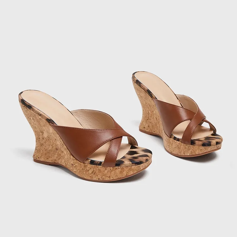 

Леопардовые тапочки на платформе в странном стиле, пикантные шлепанцы с круглым носком и перекрестной завязкой, разноцветные новые поступления, модная женская современная обувь