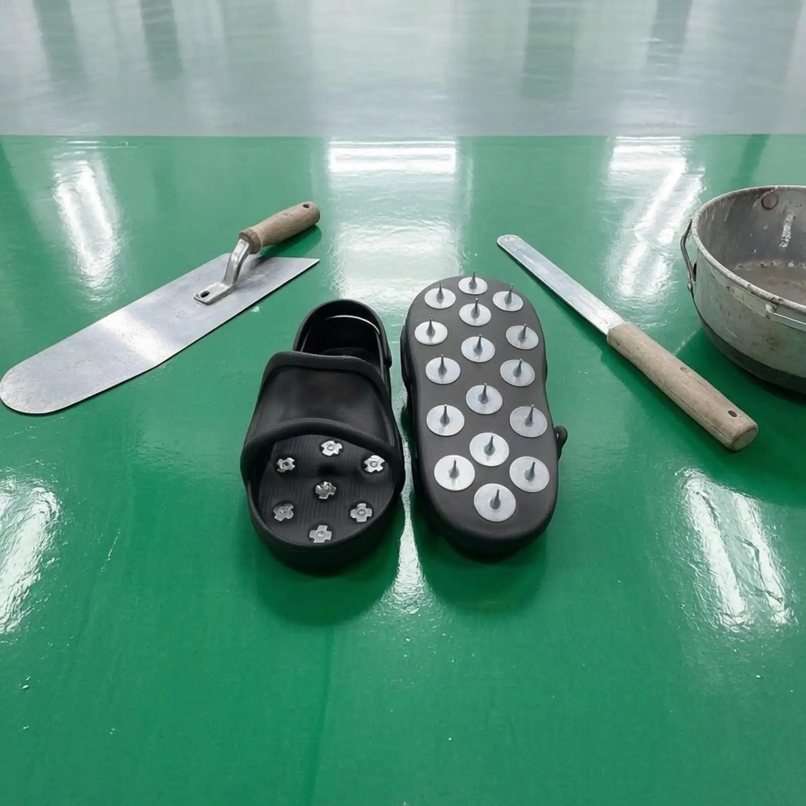 Open Toe Studded Work Shoes for Wet Surface Stability with Secure Heel Strap Design