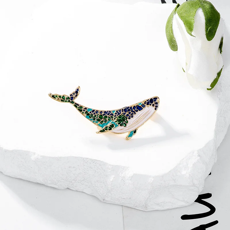 Fashion Cute Green Drip Oil Whale Brooches For Women Men Cartoon Spotted Dolphin Ocean Animal Brooch Casual Party Jewelry Gifts