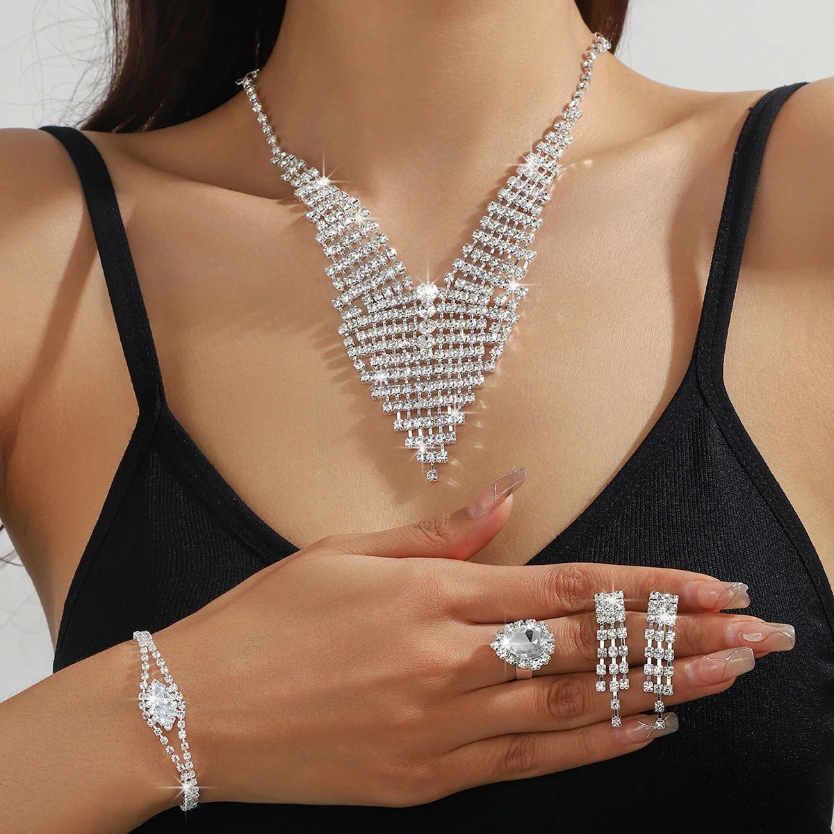 

Party style exaggerated fashion bright full crystal large V-shaped bridal jewelry necklace set cross-border hot-selling models