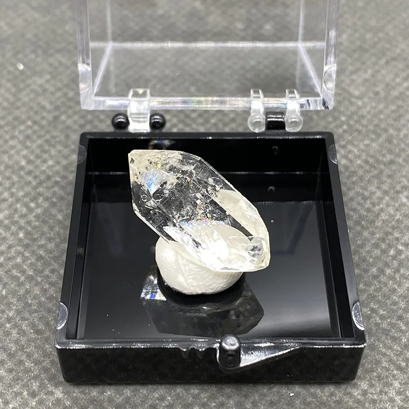 100% natural Herkimer diamond crystal diamond gemstone (can be made as a pendant) +Box size：35*35*35mm