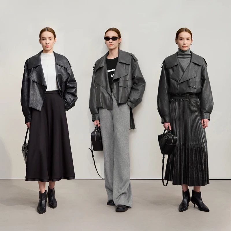 AMII ダウンジャケット レディース 2025 冬新作 PUレザー ラペル 長袖 シンプル トップス レディース ゆったり ベルト付き ショートダウンコート 12544080