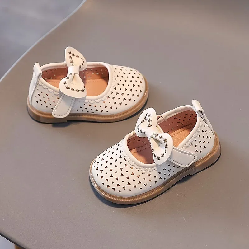 

Baby Flat Shoes Round Toes Hollowed-out Kids Walking Shoes Sweet Bows 2025 New Fashion Girls Leather Shoes Non-slip Soft Sole