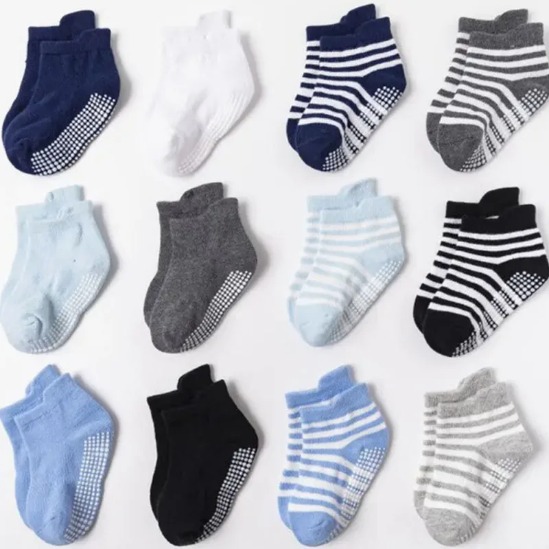 

6 pairs of anti slip socks for boys, adhesive point socks, and short socks with anti drop heel design at the back. Boys' walking