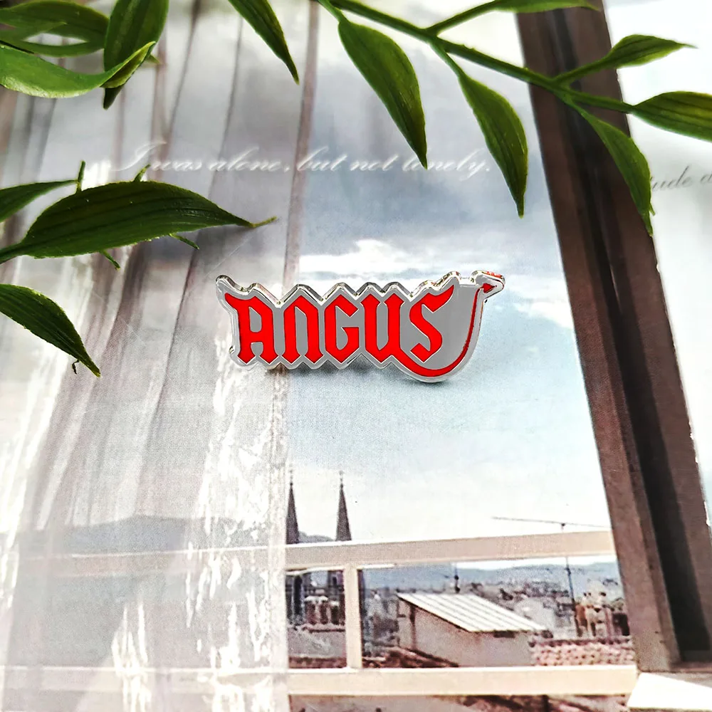 Angus Kreative Buchstaben-Brosche, modisches Buchstaben-Design, Abzeichen im Retro-Stil, Kunst-Schriftart, Metallnadel, Kragen-Schmuck, Rucksack-Dekoration, Geschenk – Detail 5