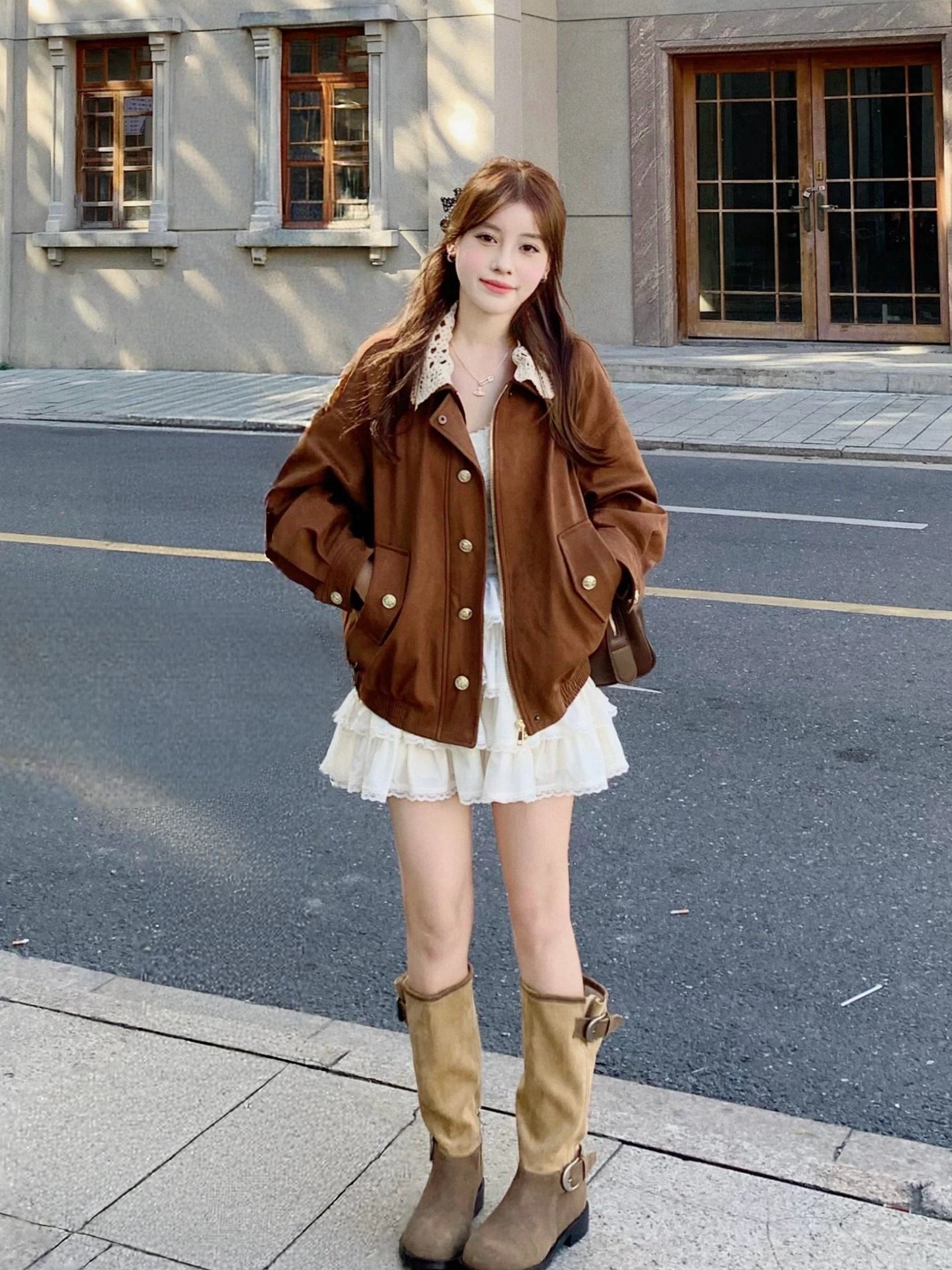 

Ретро-куртка в корейском стиле, карамельного цвета, с лацканами, женская, для ранней осени, повседневная, свободного кроя, облегающая, модная и универсальная.